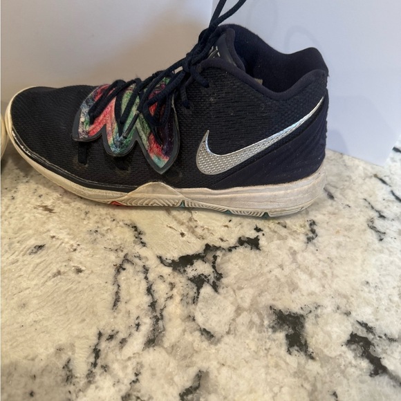 2018 Nike Kyrie 5 Multi-Color - Picture 2 of 9